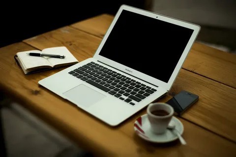 1.Como a inteligência artificial já está transformando as estratégias de marketing digital nas empresas de hoje?