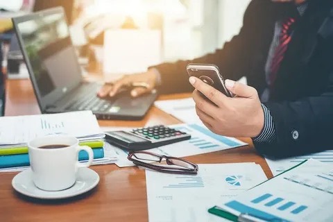 Conclusão: Influenciadores Digitais vs. Anúncios Pagos: Qual Estratégia Gera Mais Retorno?