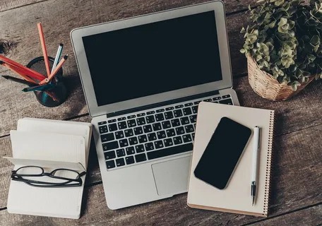 Quais são os erros mais comuns ao escolher entre influenciadores digitais e anúncios pagos — e como evitá-los?