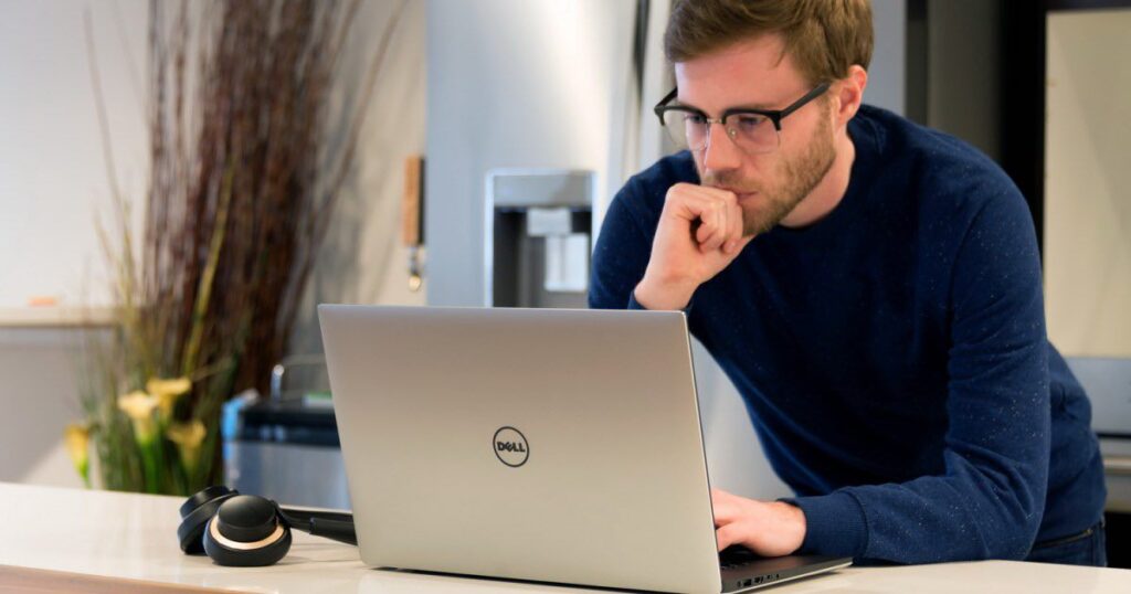 Experiências Imersivas Como a Realidade Aumentada Pode Aumentar suas Vendas Locais