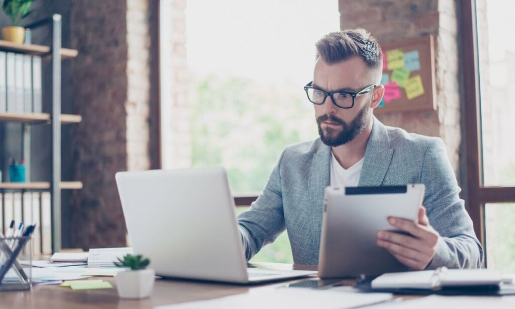 Quais tipos de experiências em AR podem ser aplicadas em lojas físicas ou serviços locais para aumentar vendas